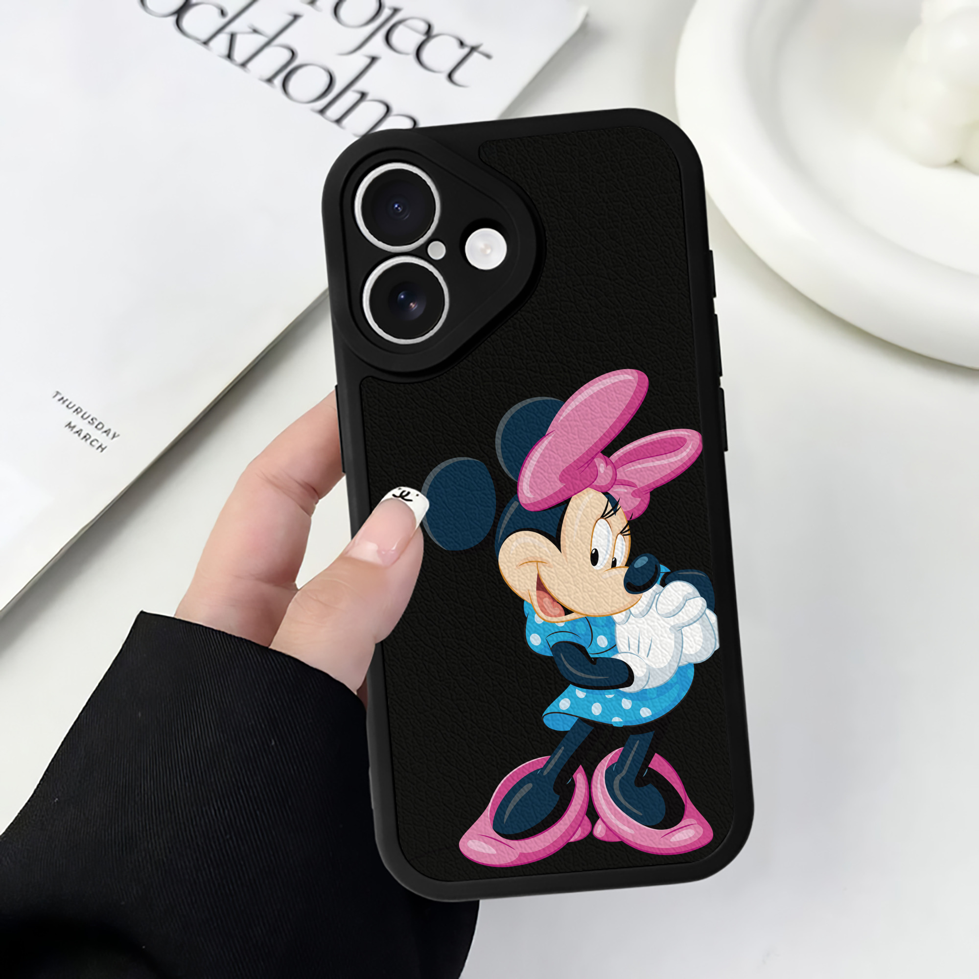 （画像用） ミッキーマウス Mickey Mouse 【iPhone 16シリーズ対応】シリコンスマホケース（レザー調） 材質：シリコン